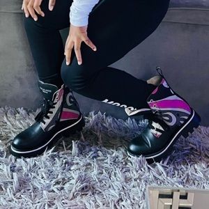 Black multicolor leather black abstract print junior round toe shoes.